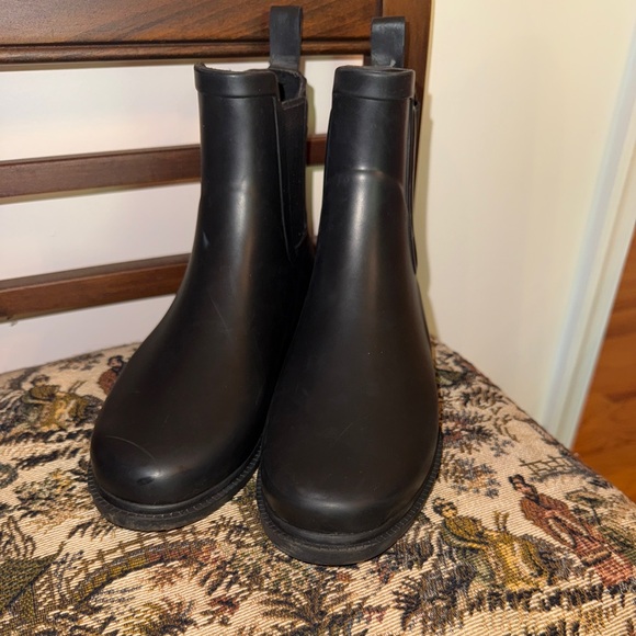 ✨ J.Crew Matte Black Chelsea Rain Boots | Waterproof | Size 7 ✨ - Picture 8 of 13